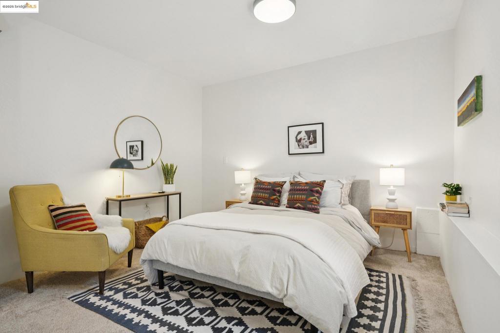 1000 OAKS HEIGHT - Residential