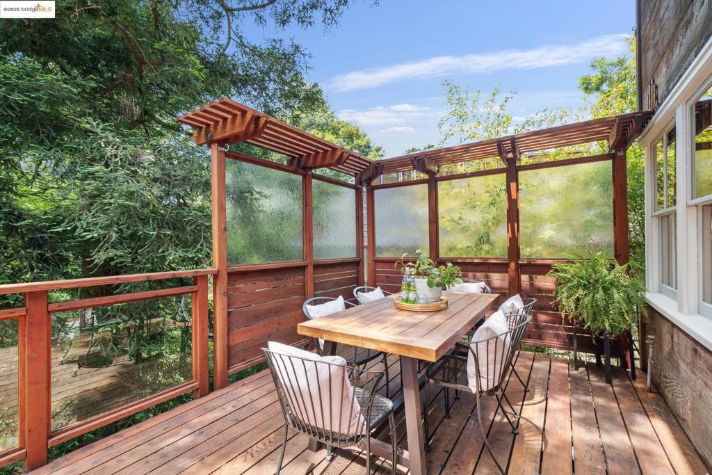 1000 OAKS HEIGHT - Residential