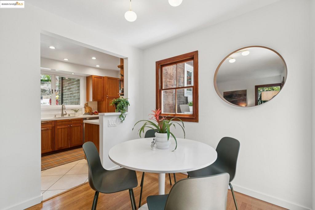 1000 OAKS HEIGHT - Residential