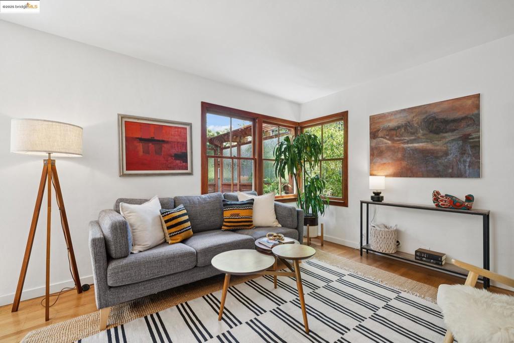 1000 OAKS HEIGHT - Residential