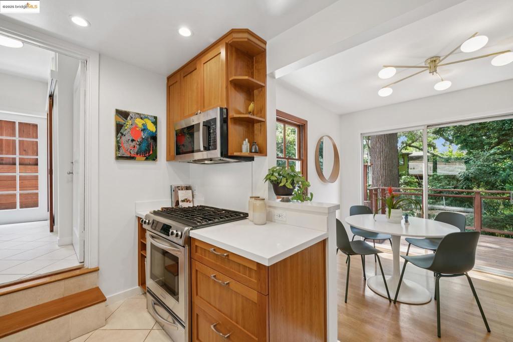 1000 OAKS HEIGHT - Residential