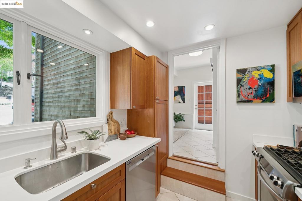 1000 OAKS HEIGHT - Residential