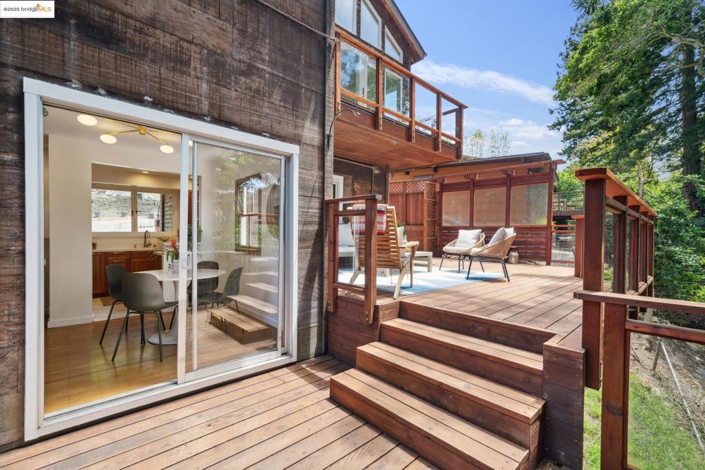 1000 OAKS HEIGHT - Residential