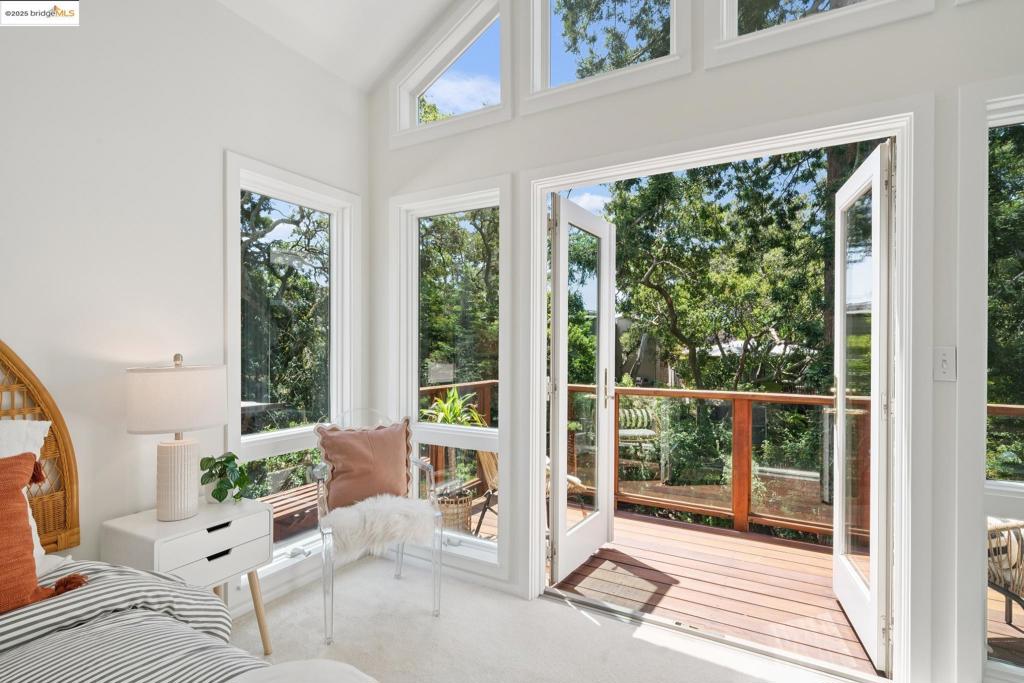 1000 OAKS HEIGHT - Residential