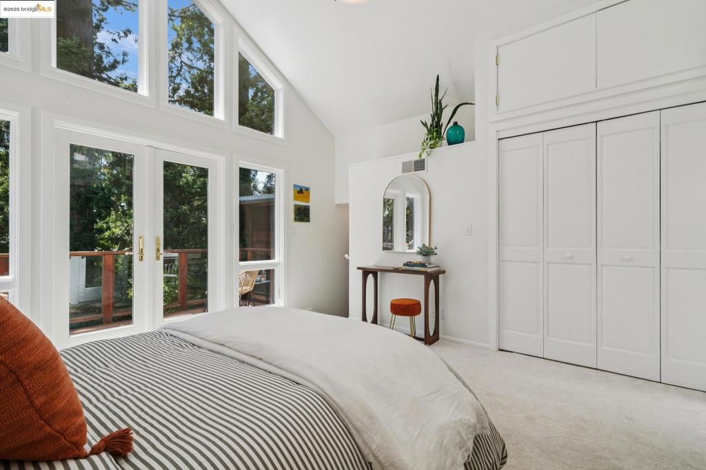 1000 OAKS HEIGHT - Residential