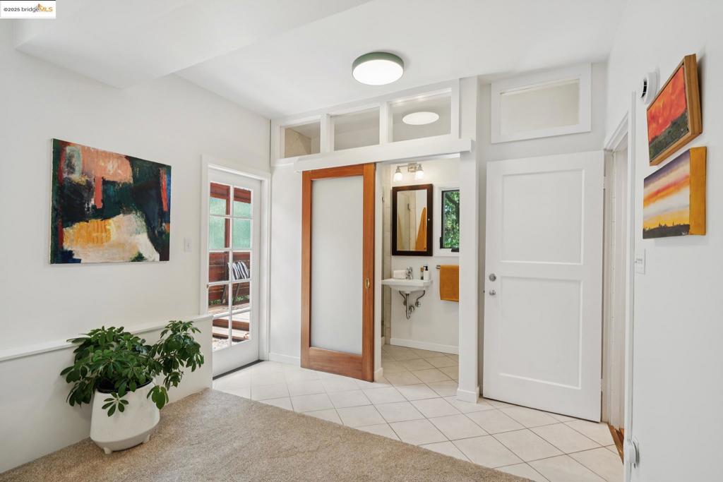 1000 OAKS HEIGHT - Residential