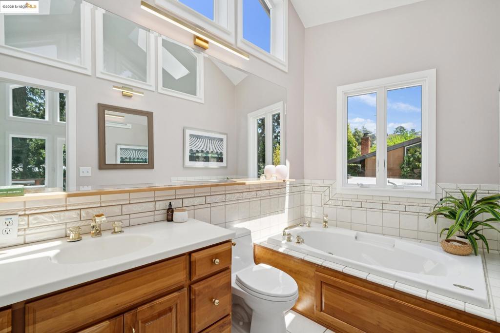 1000 OAKS HEIGHT - Residential