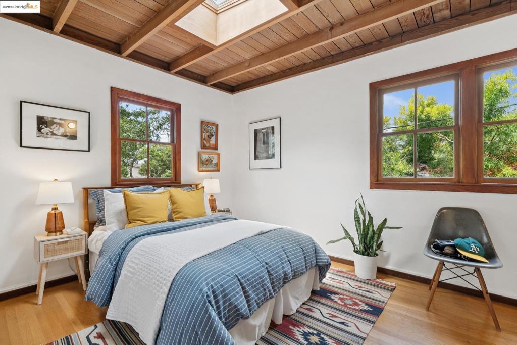 1000 OAKS HEIGHT - Residential
