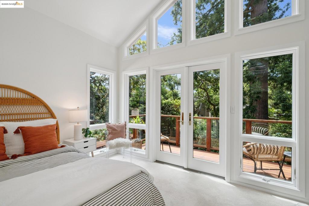 1000 OAKS HEIGHT - Residential