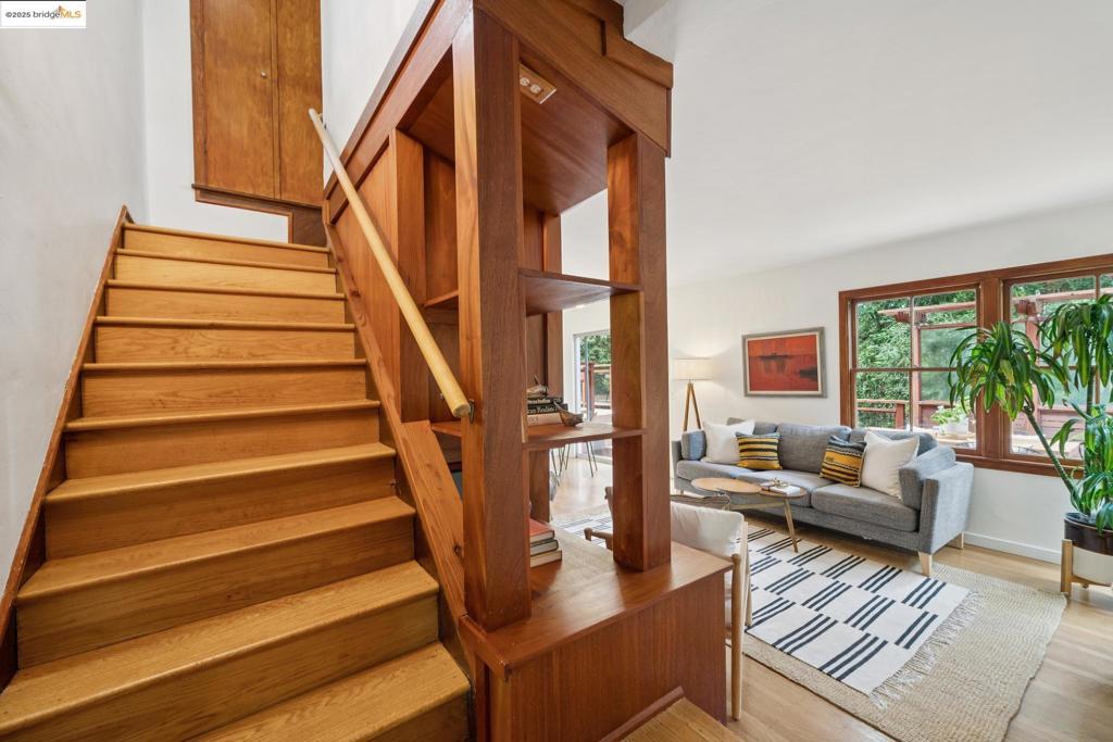 1000 OAKS HEIGHT - Residential