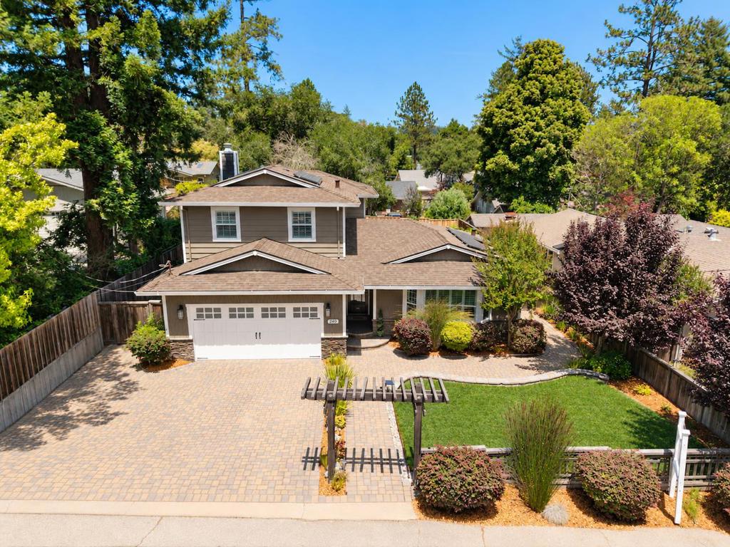 240 Bobs Lane