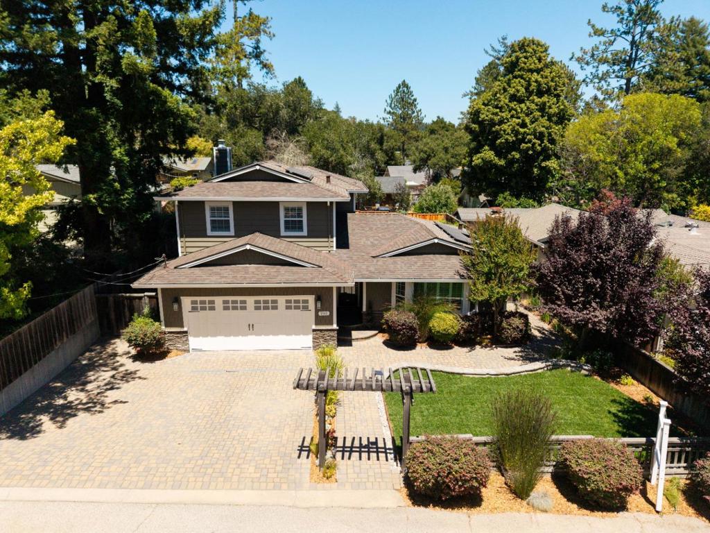 240 Bobs Lane