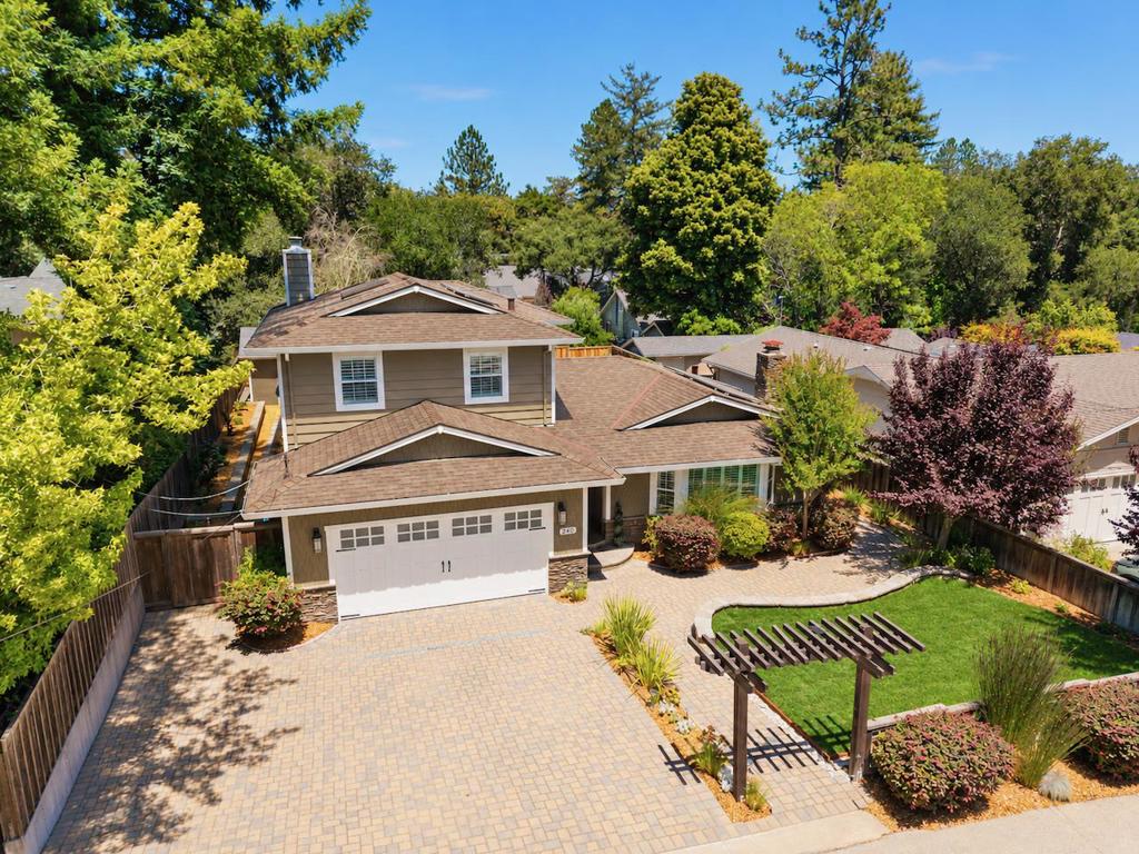 240 Bobs Lane