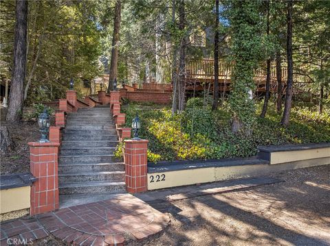 Photo of 222 Holiday Ln, Lake Arrowhead, CA 92352 (MLS # IG26069392)