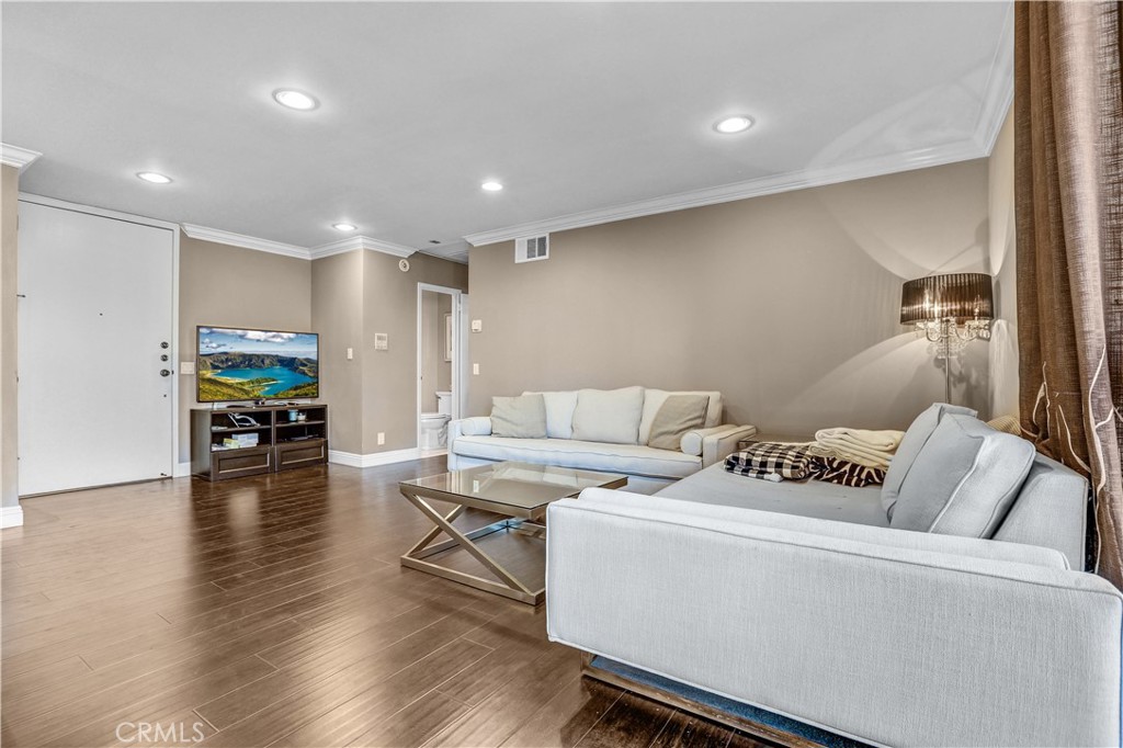 100 S Doheny Drive 315