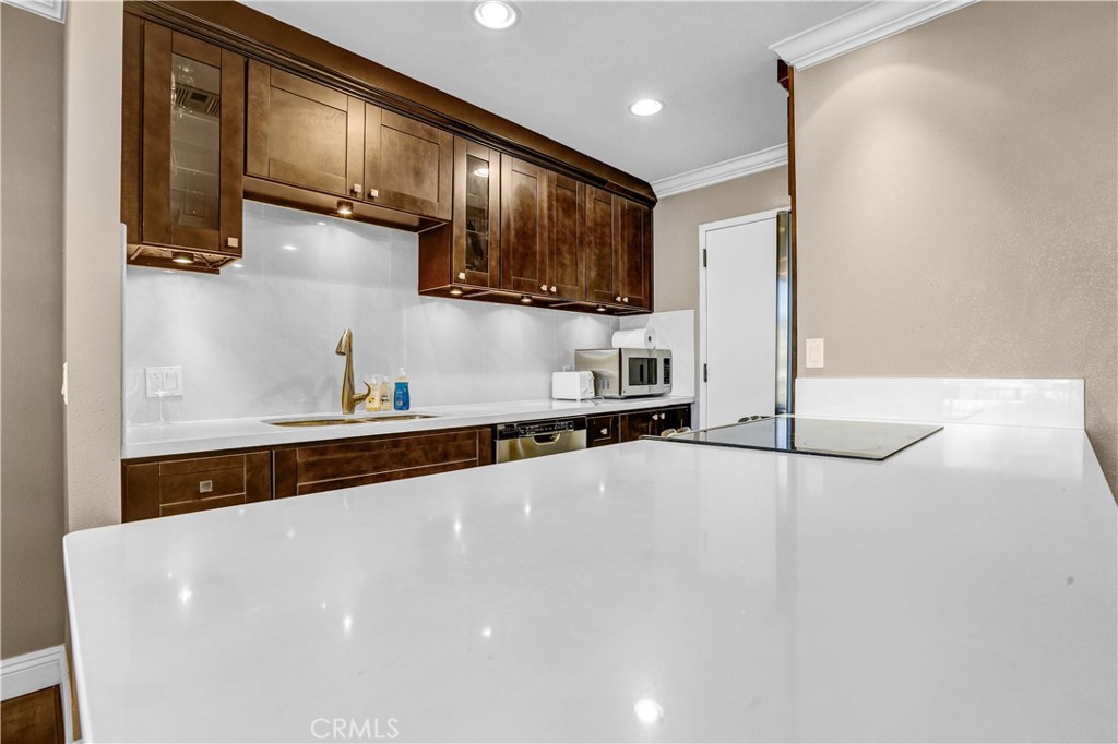 100 S Doheny Drive 315