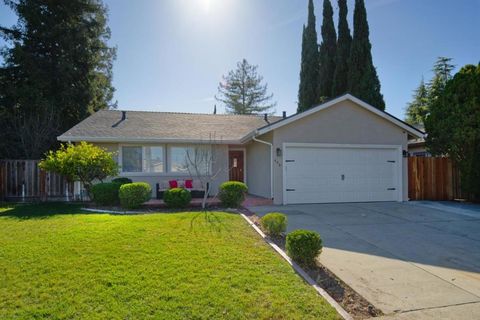 Photo of 446 Allegan Circle, San Jose, CA 95123 (MLS # ML82034745)