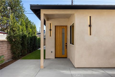 6950 Amestoy Avenue Lake Balboa CA 91406