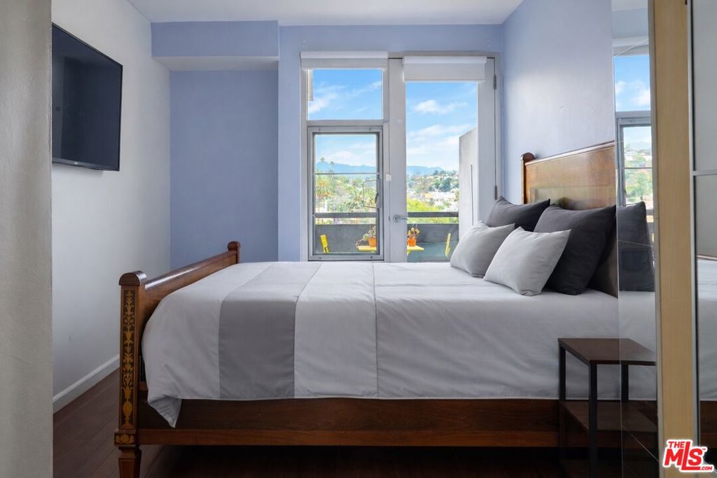 4111 W Sunset Boulevard 543