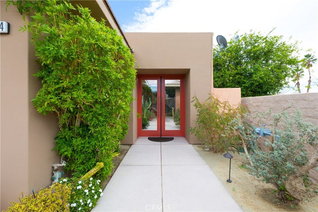 46274 Roadrunner Lane