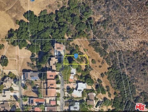 Photo of 3554 Poppy Dr, Calabasas, CA 91302 (MLS # 26658917)