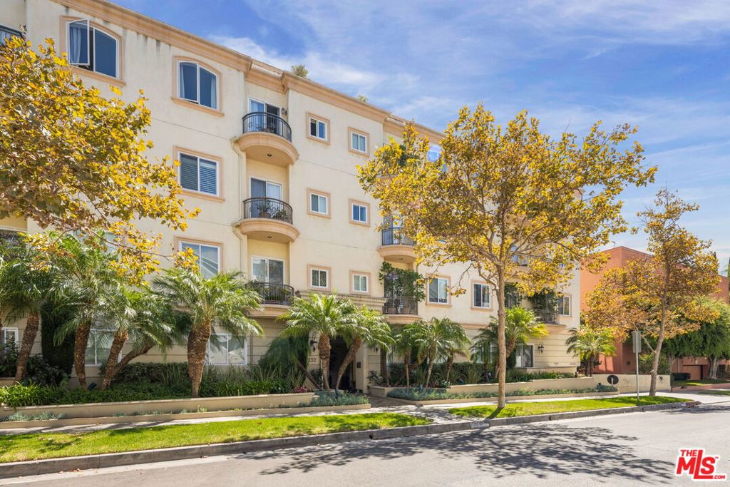 Photo of 132 S Maple Drive #PH3, Beverly Hills, CA 90212 (MLS # 26998049)