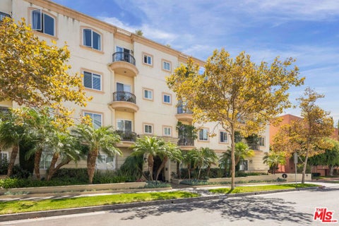 Photo of 132 S Maple Drive #PH3, Beverly Hills, CA 90212 (MLS # 26998049)