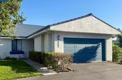 Photo of 5762 Cutter Loop LOOP, Discovery Bay, CA 94505 (MLS # 41136682)