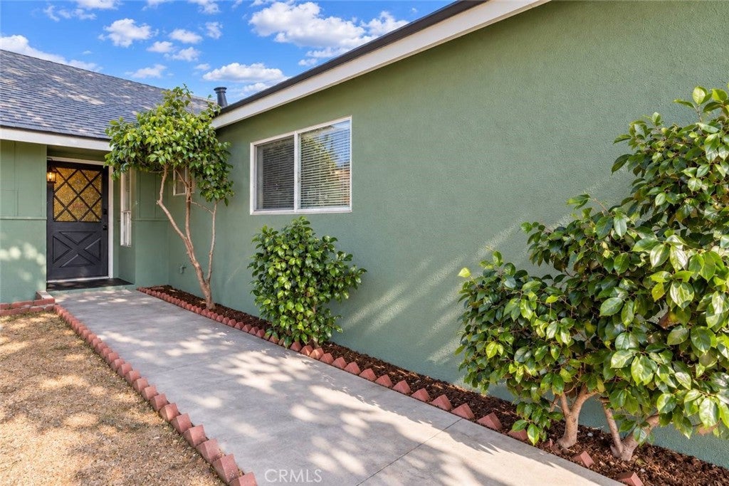 988 Laurel Avenue