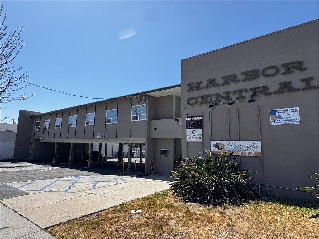 Comfortable office located in the heart of San Pedro, California. The building is minutes from the 110 freeway, a stone's throw from downtown San Pedro, and enjoys easy access to three major banks (Citi, Bank of America, and Chase are yards away). J. Trani's is across the street for after-hour meals; Iron City Tavern and El Taco are on the same block, and Starbuck's is a block away on 9th and Gaffey.
The property has its own off-street parking lot. All utilities are included in the rent; tenant is responsible for internet access and/or telephone service and/or security services if the tenant wants those services.