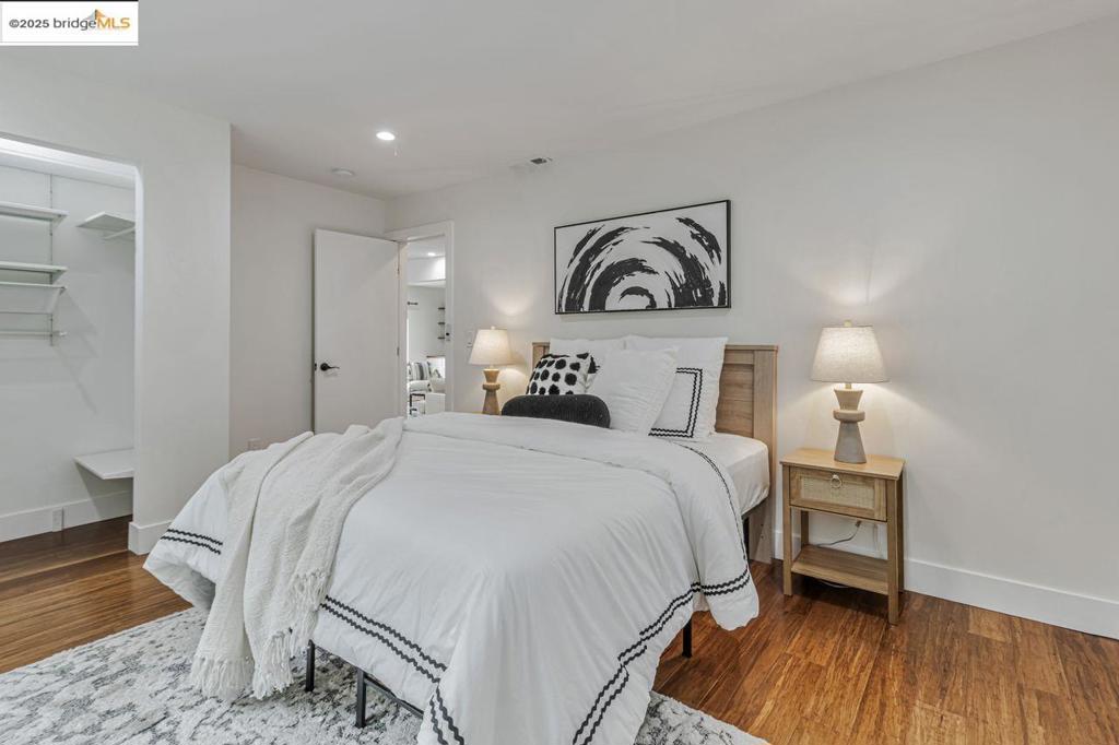 OAK KNOLL - Residential