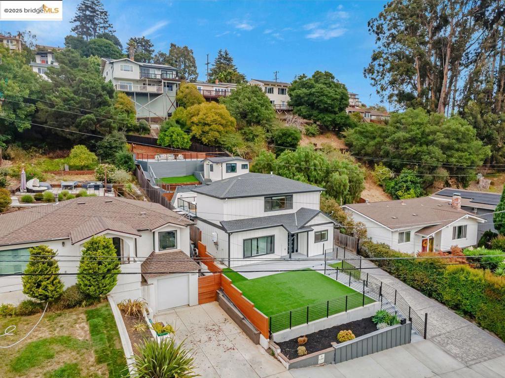 OAK KNOLL - Residential