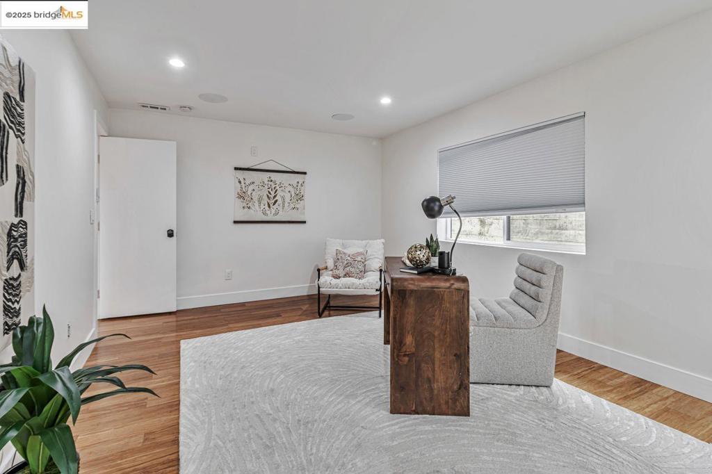 OAK KNOLL - Residential