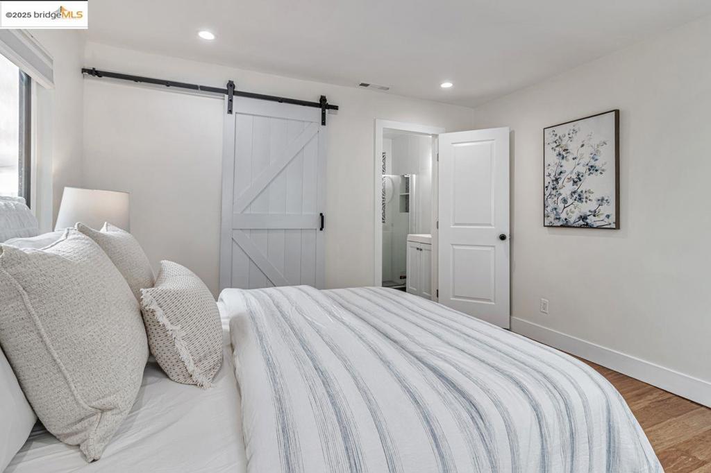 OAK KNOLL - Residential