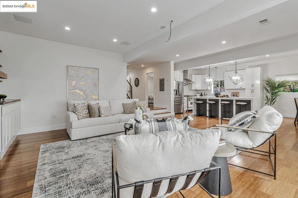 OAK KNOLL - Residential