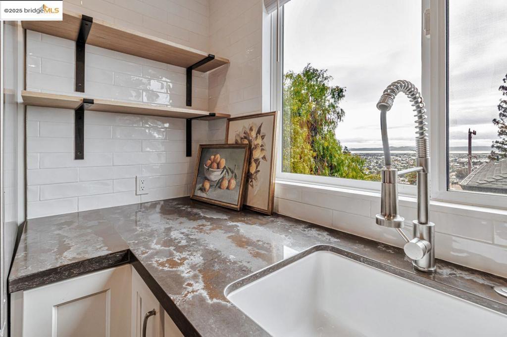 OAK KNOLL - Residential