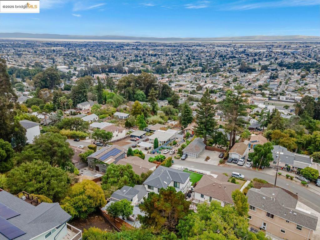 OAK KNOLL - Residential