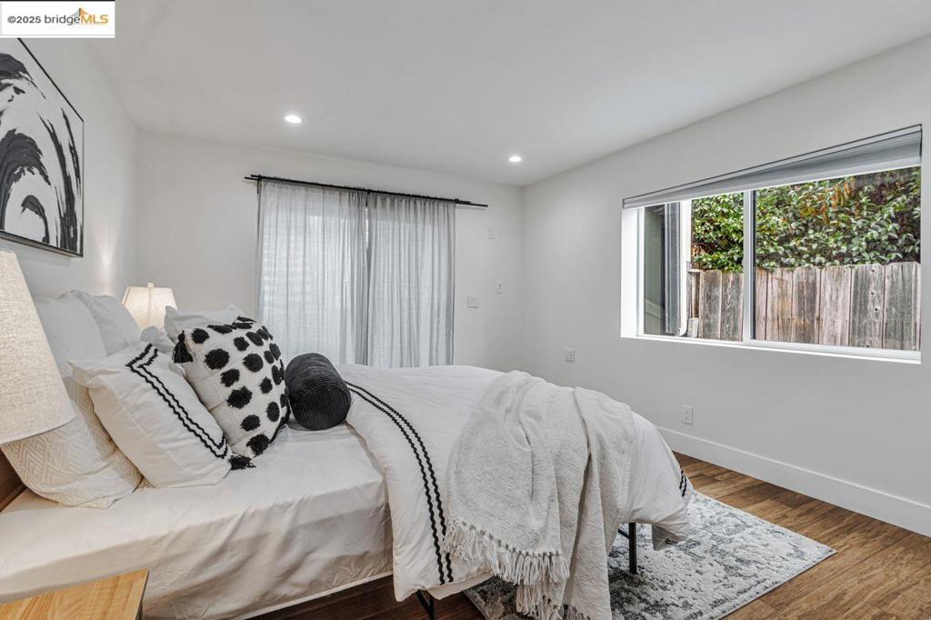 OAK KNOLL - Residential
