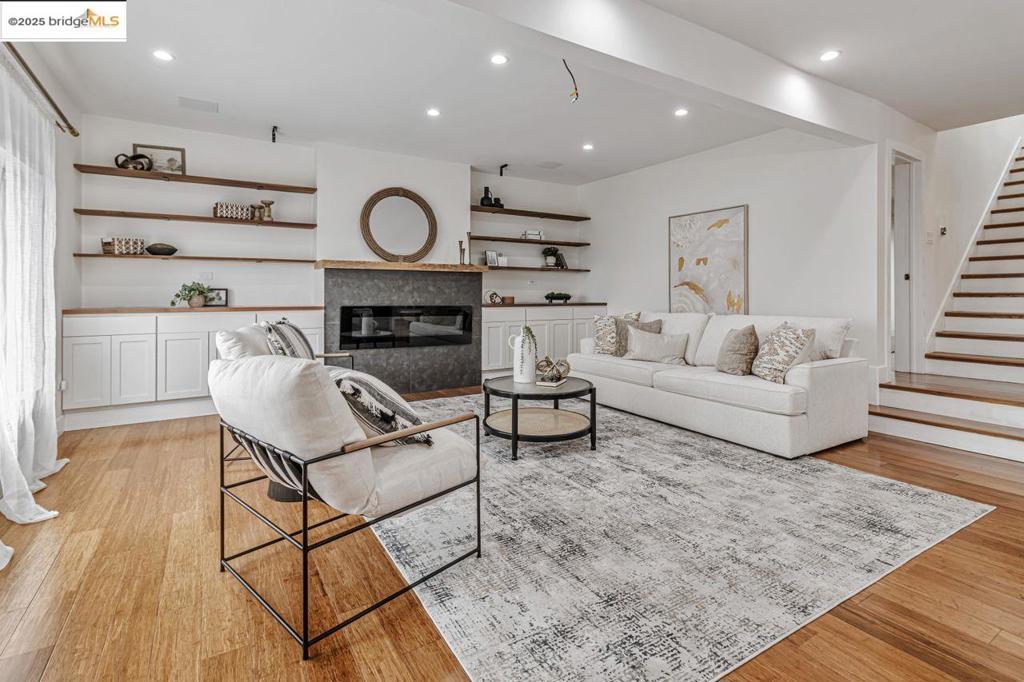 OAK KNOLL - Residential