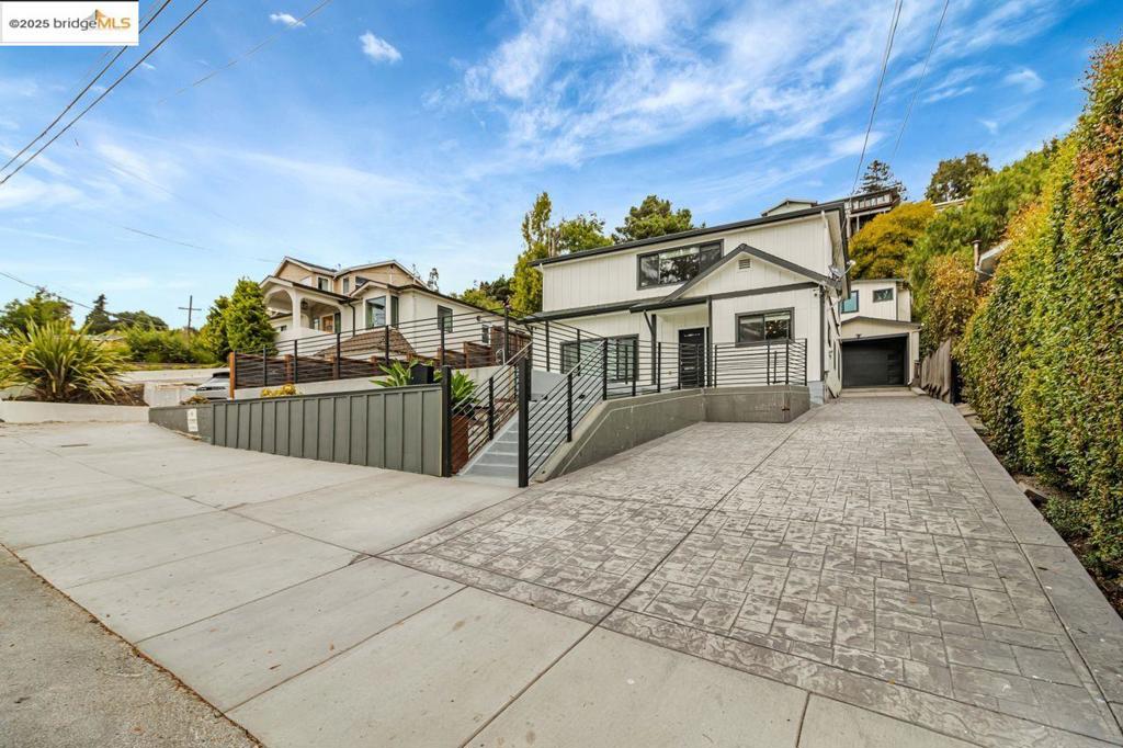 OAK KNOLL - Residential
