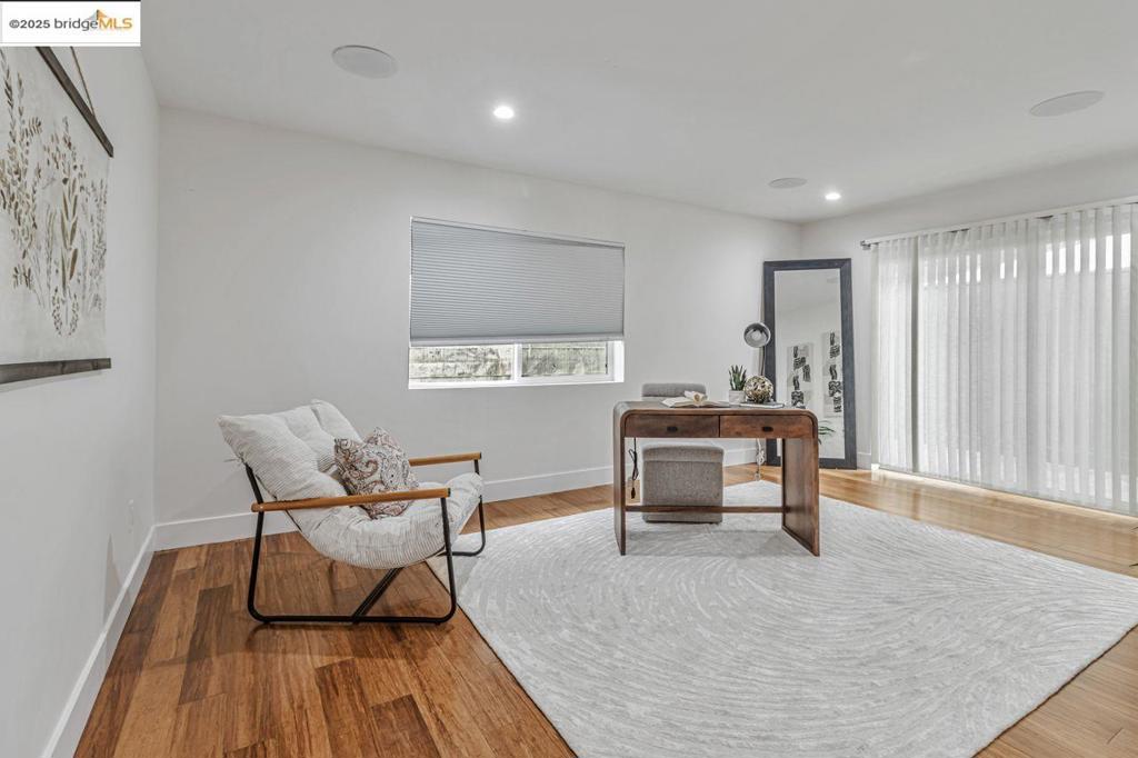OAK KNOLL - Residential