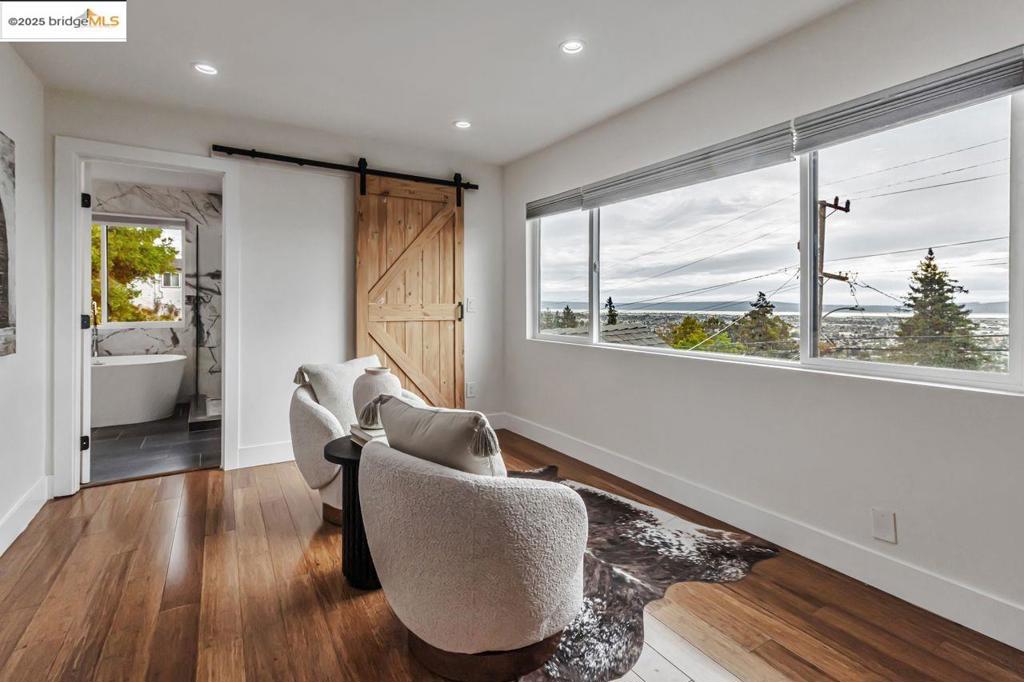 OAK KNOLL - Residential