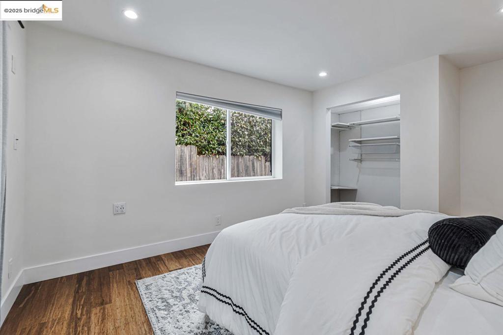 OAK KNOLL - Residential