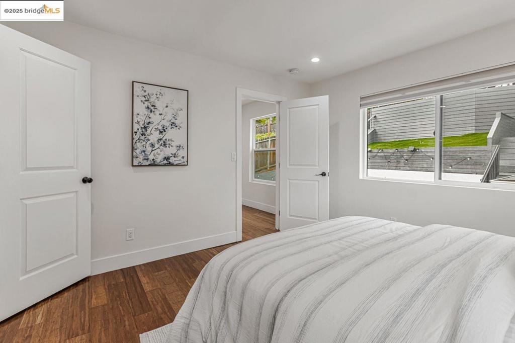 OAK KNOLL - Residential