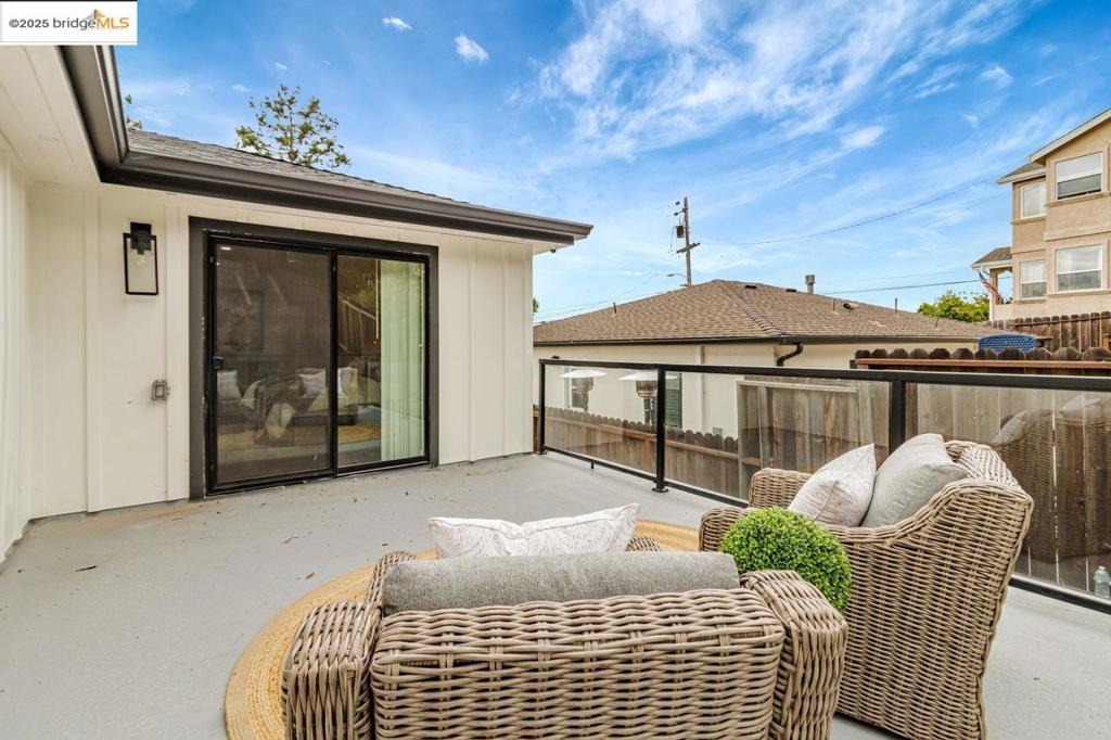 OAK KNOLL - Residential