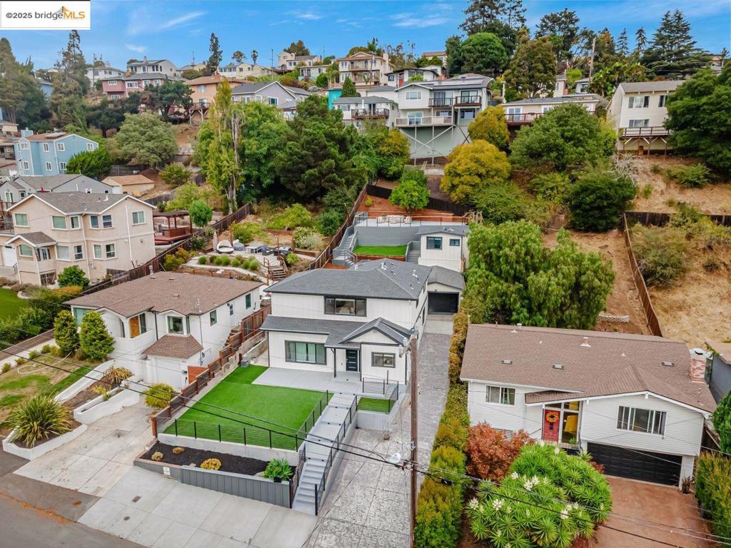 OAK KNOLL - Residential