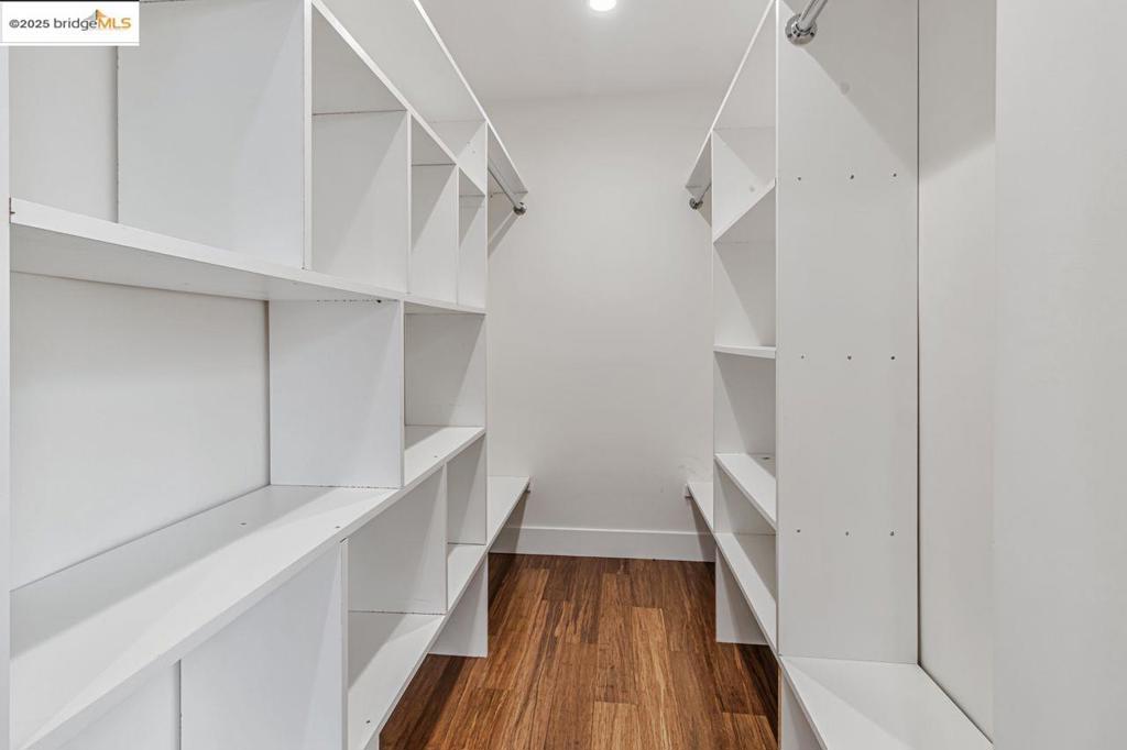 OAK KNOLL - Residential