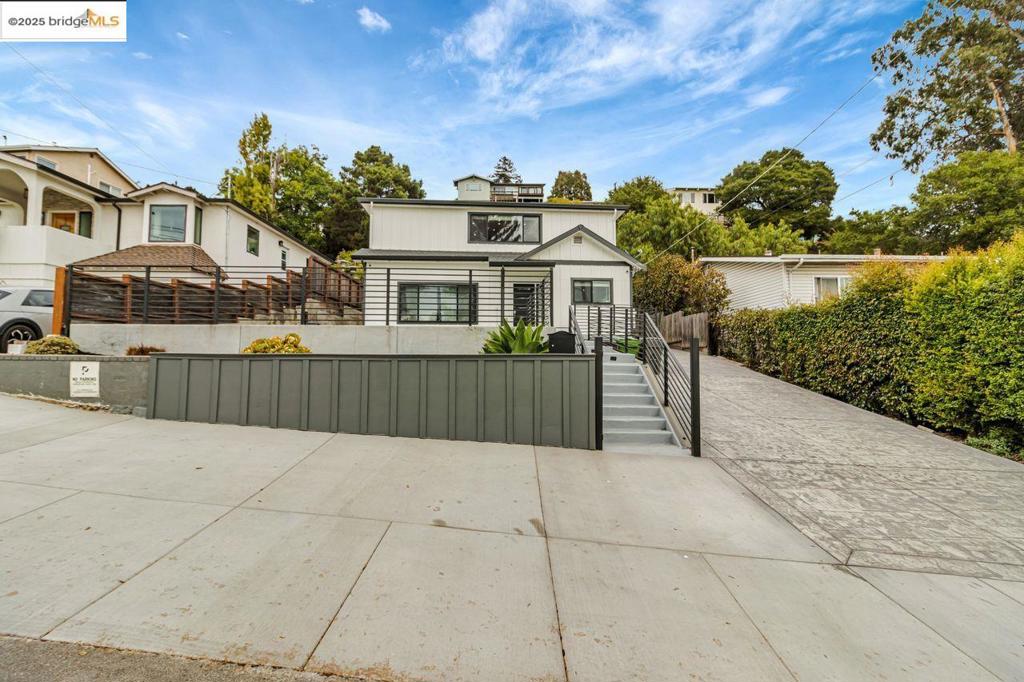 OAK KNOLL - Residential