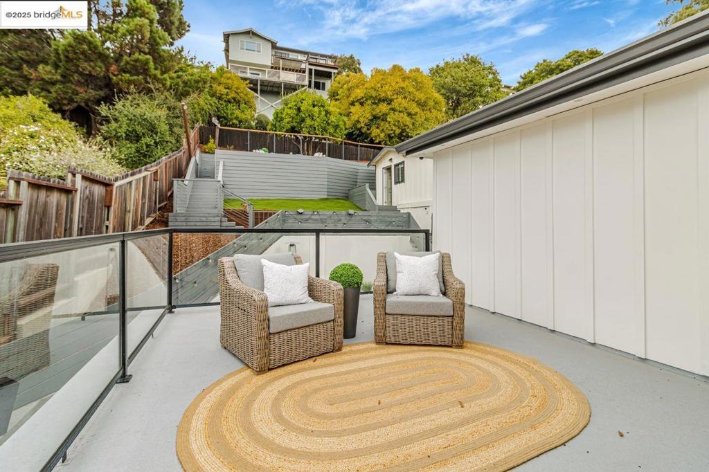 OAK KNOLL - Residential