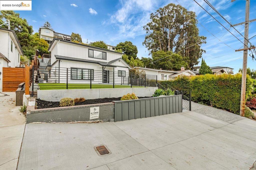 OAK KNOLL - Residential